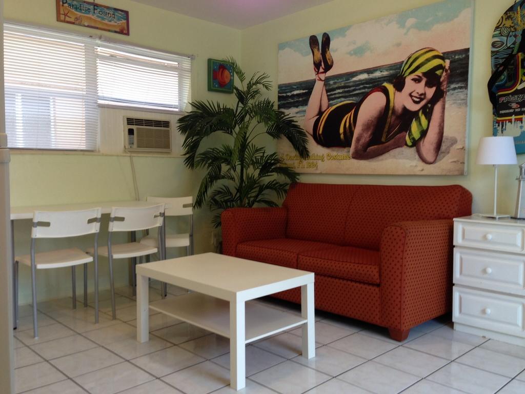 Angelfish Inn Hollywood Room photo
