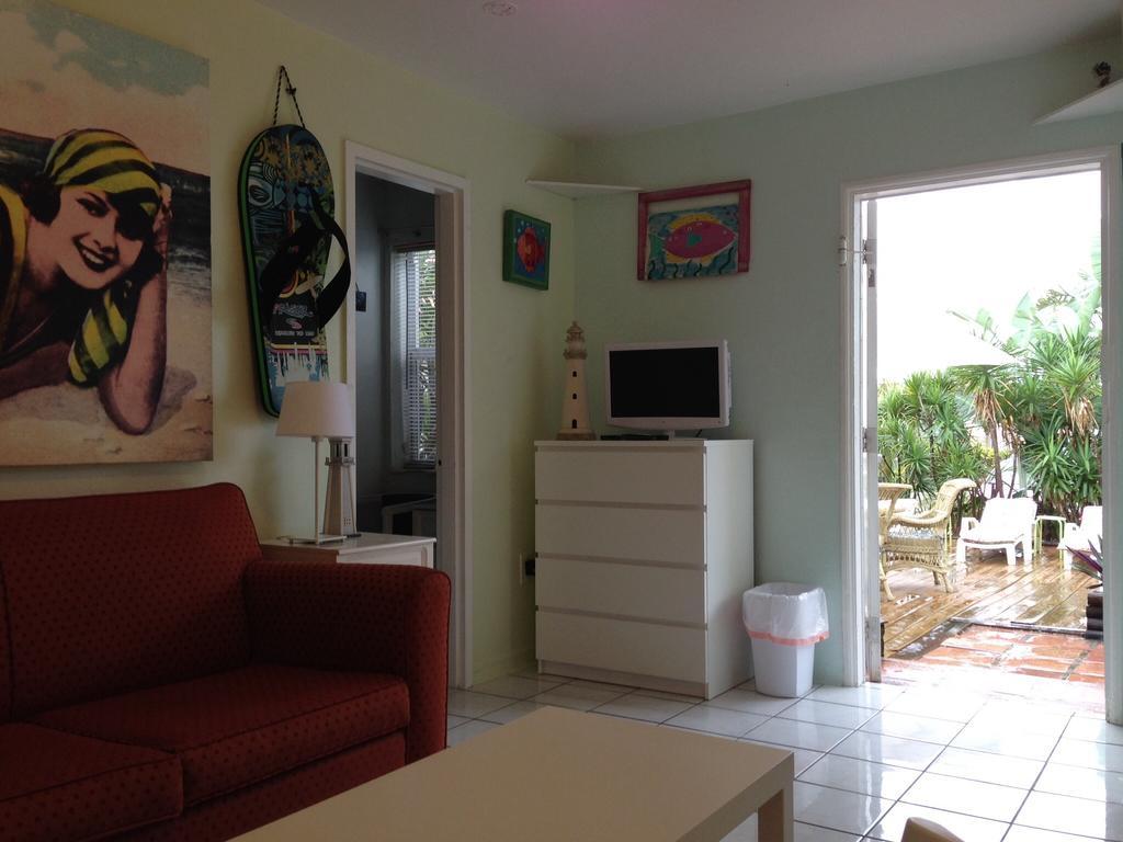 Angelfish Inn Hollywood Room photo