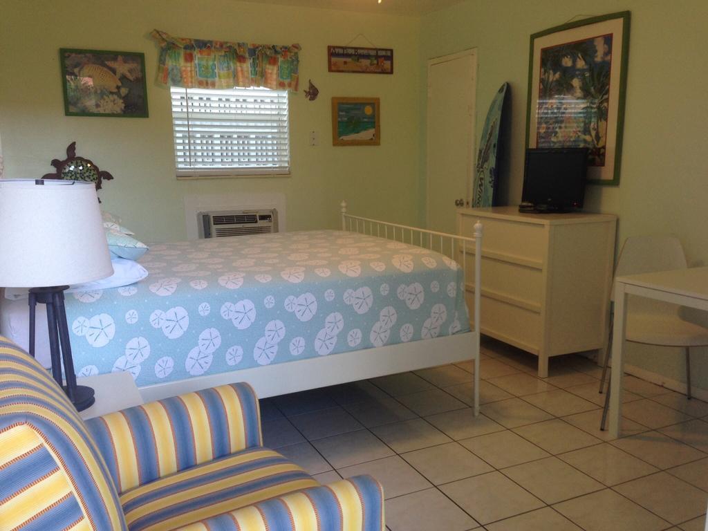 Angelfish Inn Hollywood Room photo