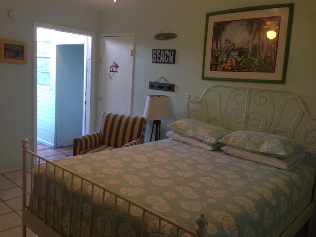 Angelfish Inn Hollywood Room photo