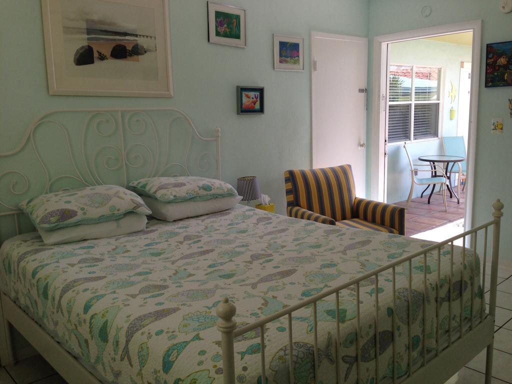 Angelfish Inn Hollywood Room photo