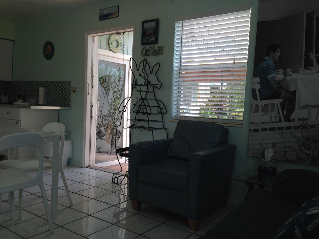 Angelfish Inn Hollywood Room photo