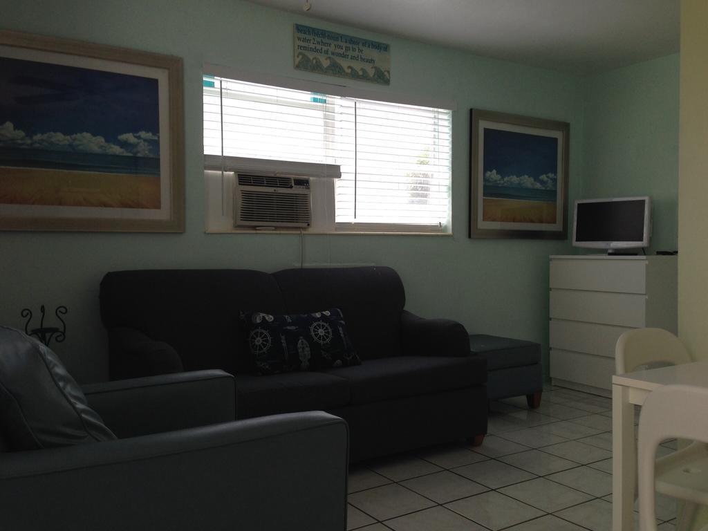 Angelfish Inn Hollywood Room photo