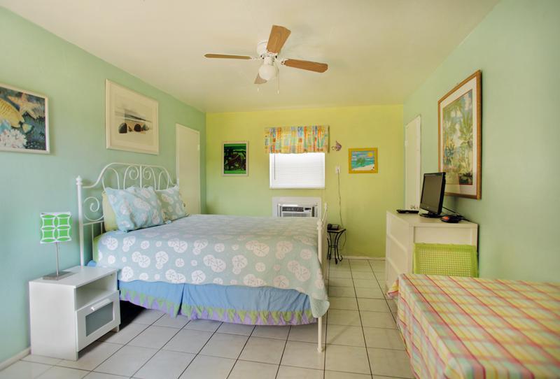 Angelfish Inn Hollywood Room photo
