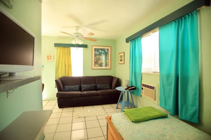 Angelfish Inn Hollywood Room photo